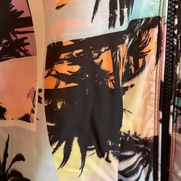Calvin Klein Performance Palm Tree Sunset Print windbreaker multi colored L - Picture 3 of 8